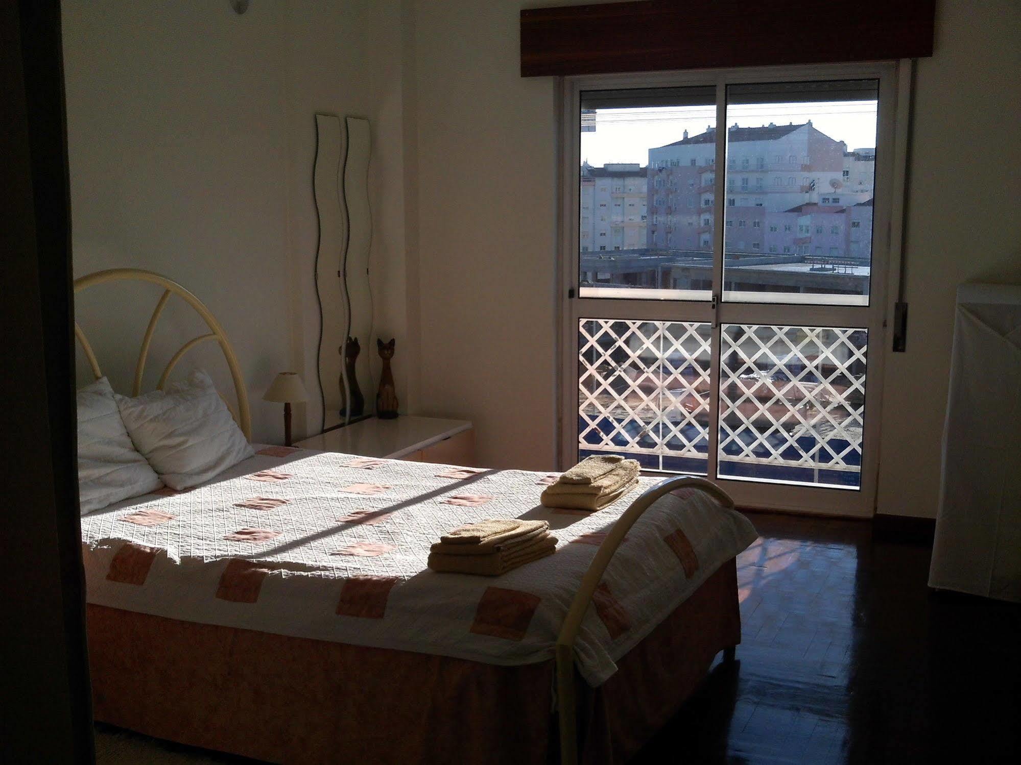 Homestay Marialva Park Seixal  Extérieur photo